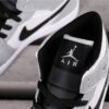 AJ 1 Mid ‘Light Smoke Grey’ 554724-092 AJ 1 Mid ‘Light Smoke Grey’ 554724-092