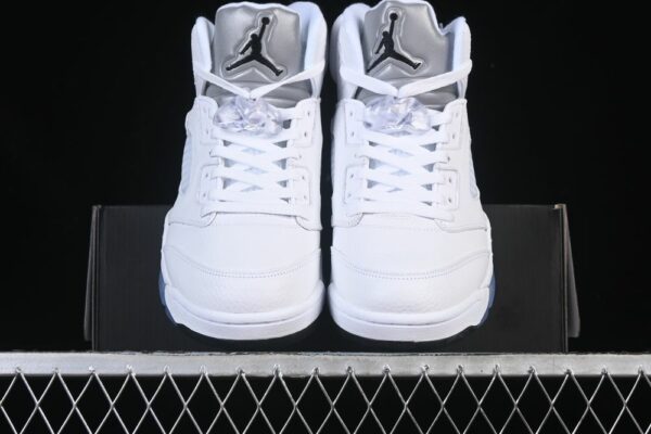 AJ 5 Retro ‘White Metallic’ HQ7978-103