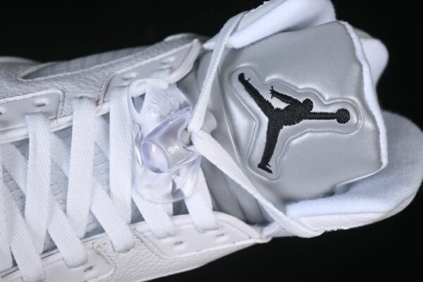 AJ 5 Retro ‘White Metallic’ HQ7978-103