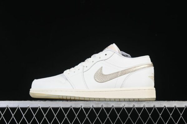 AJ 1 Low SE ‘Metallic Team Gold’ HV5157-100 AJ 1 Low SE ‘Metallic Team Gold’ HV5157-100
