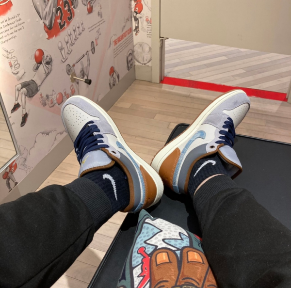 AJ 1 Low SE ‘Phantom Repaired Denim Swoosh’ FZ5042-041 AJ 1 Low SE ‘Phantom Repaired Denim Swoosh’ FZ5042-041
