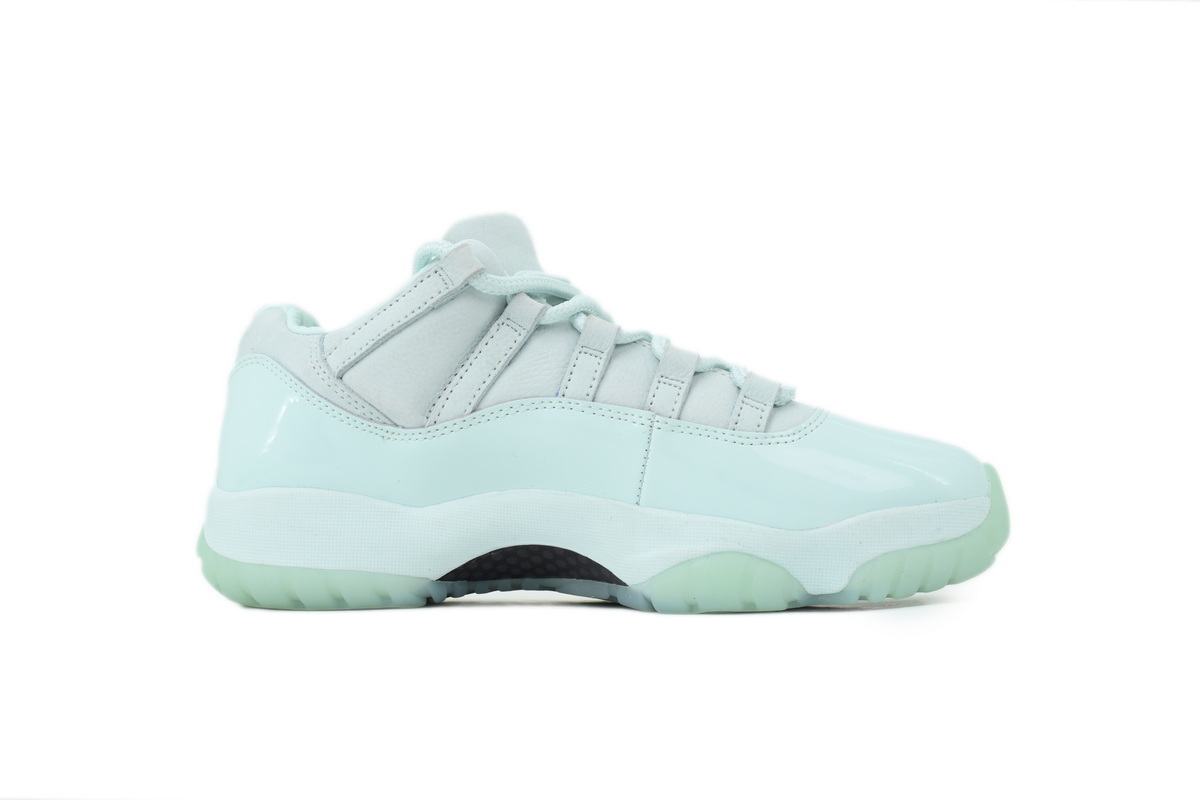 AJ11 x Jaide ‘Fiberglass’ IW1882-300 AJ11 x Jaide ‘Fiberglass’ IW1882-300