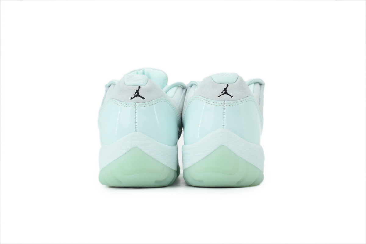 AJ11 x Jaide ‘Fiberglass’ IW1882-300 AJ11 x Jaide ‘Fiberglass’ IW1882-300