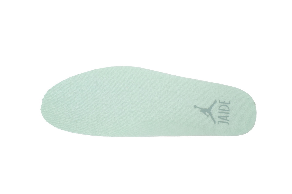 AJ11 x Jaide ‘Fiberglass’ IW1882-300 AJ11 x Jaide ‘Fiberglass’ IW1882-300