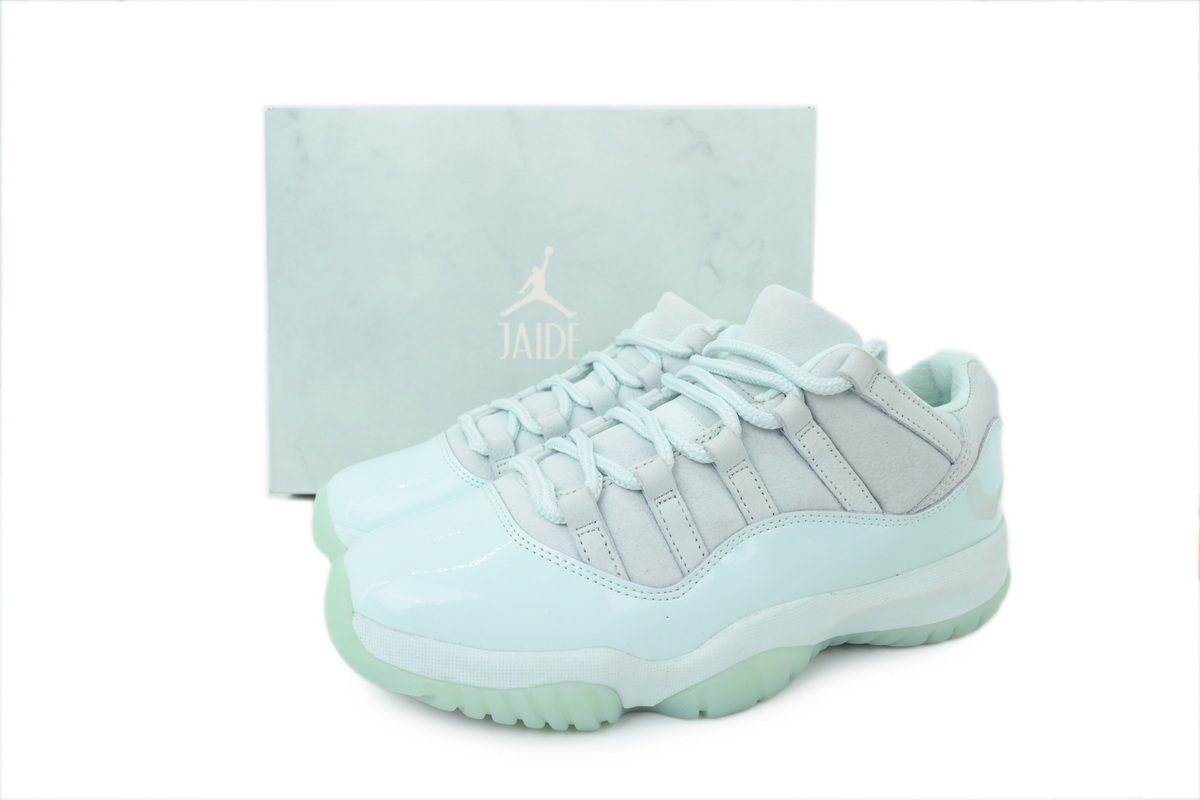 AJ11 x Jaide ‘Fiberglass’ IW1882-300 AJ11 x Jaide ‘Fiberglass’ IW1882-300