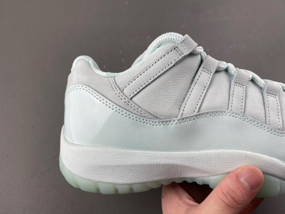 AJ11 x Jaide ‘Fiberglass’ IW1882-300 AJ11 x Jaide ‘Fiberglass’ IW1882-300
