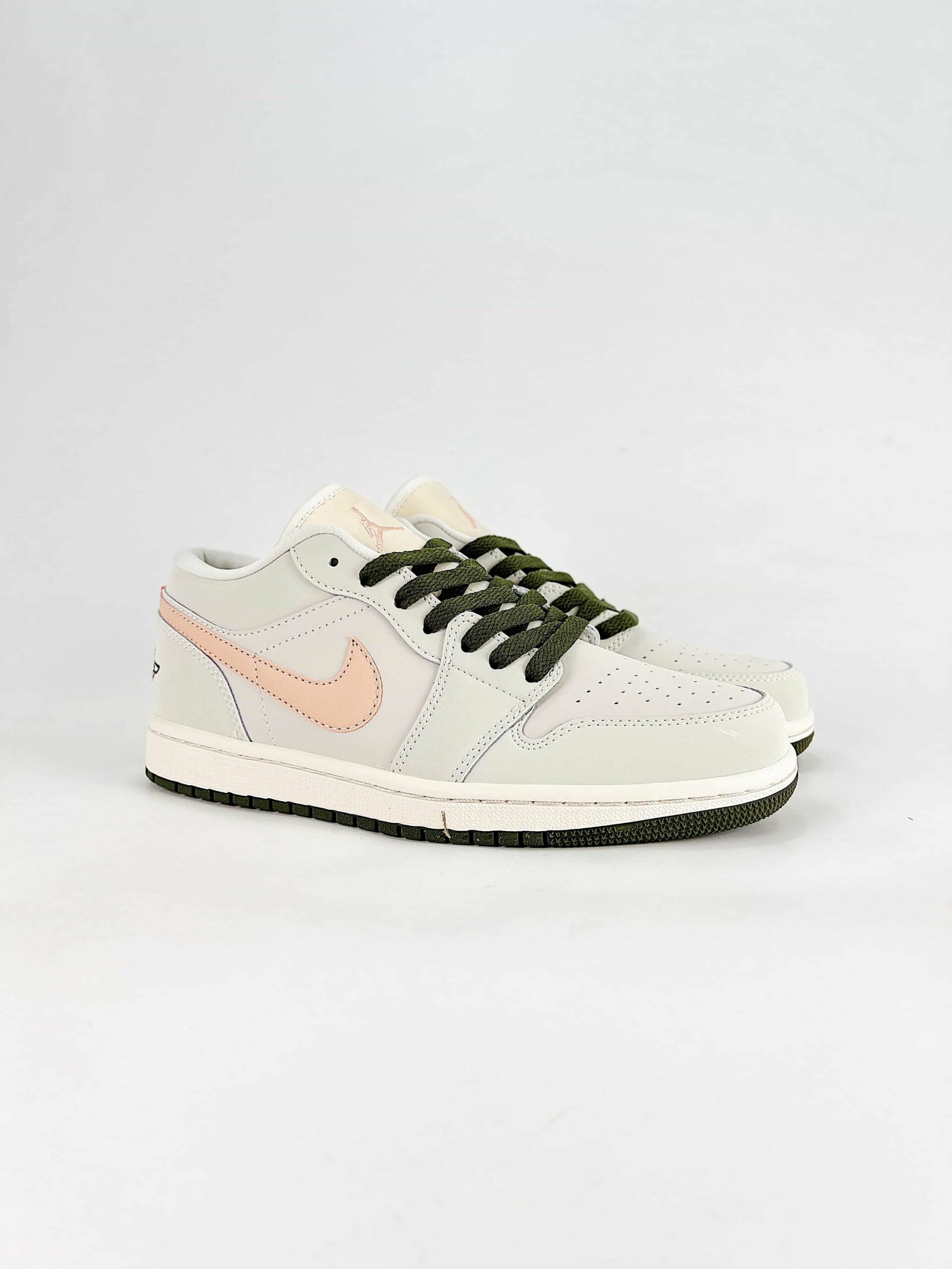 AJ 1 Low ‘Sail Crimson Tint’ DC0774-111 AJ 1 Low ‘Sail Crimson Tint’ DC0774-111