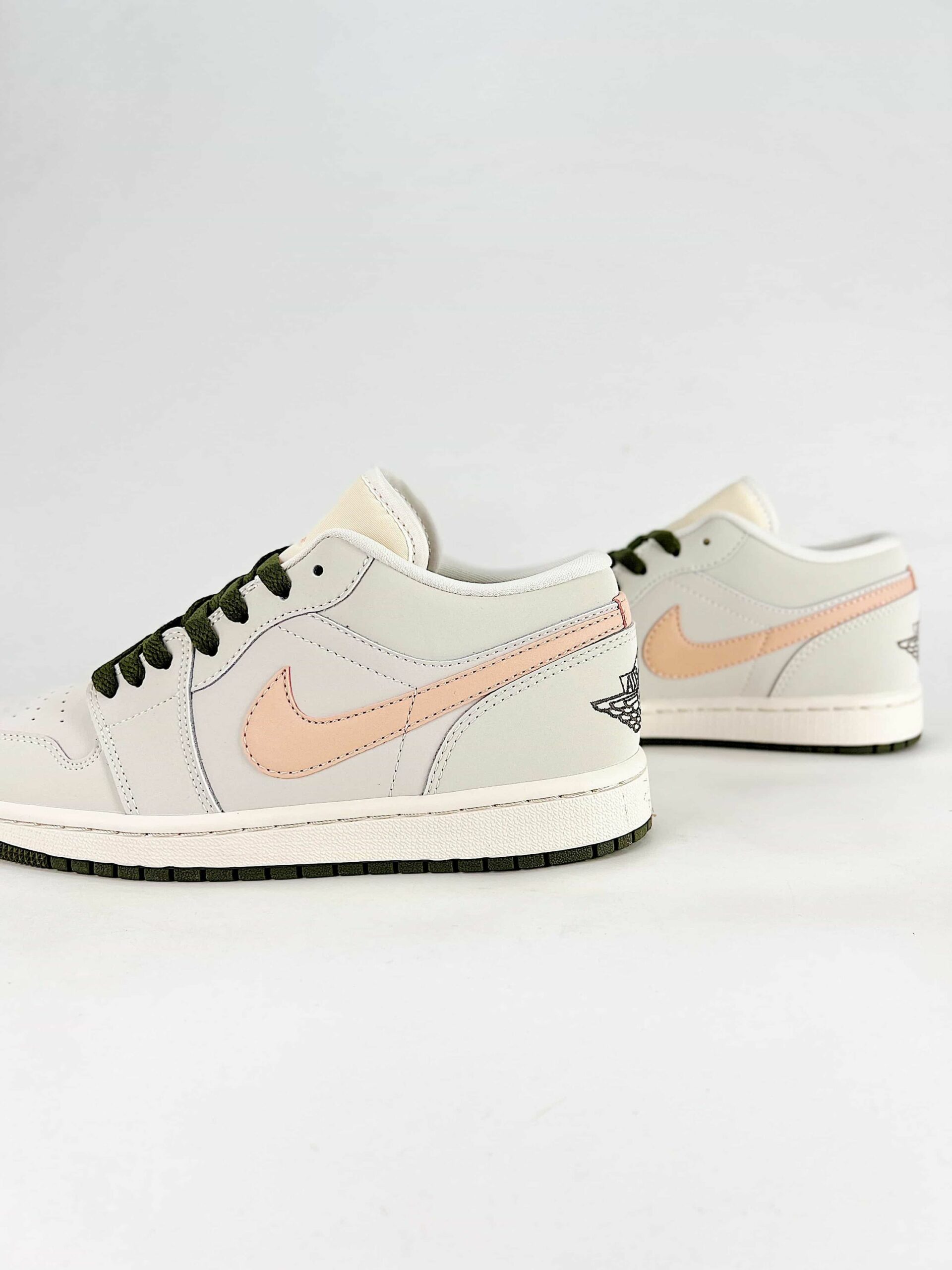 AJ 1 Low ‘Sail Crimson Tint’ DC0774-111 AJ 1 Low ‘Sail Crimson Tint’ DC0774-111