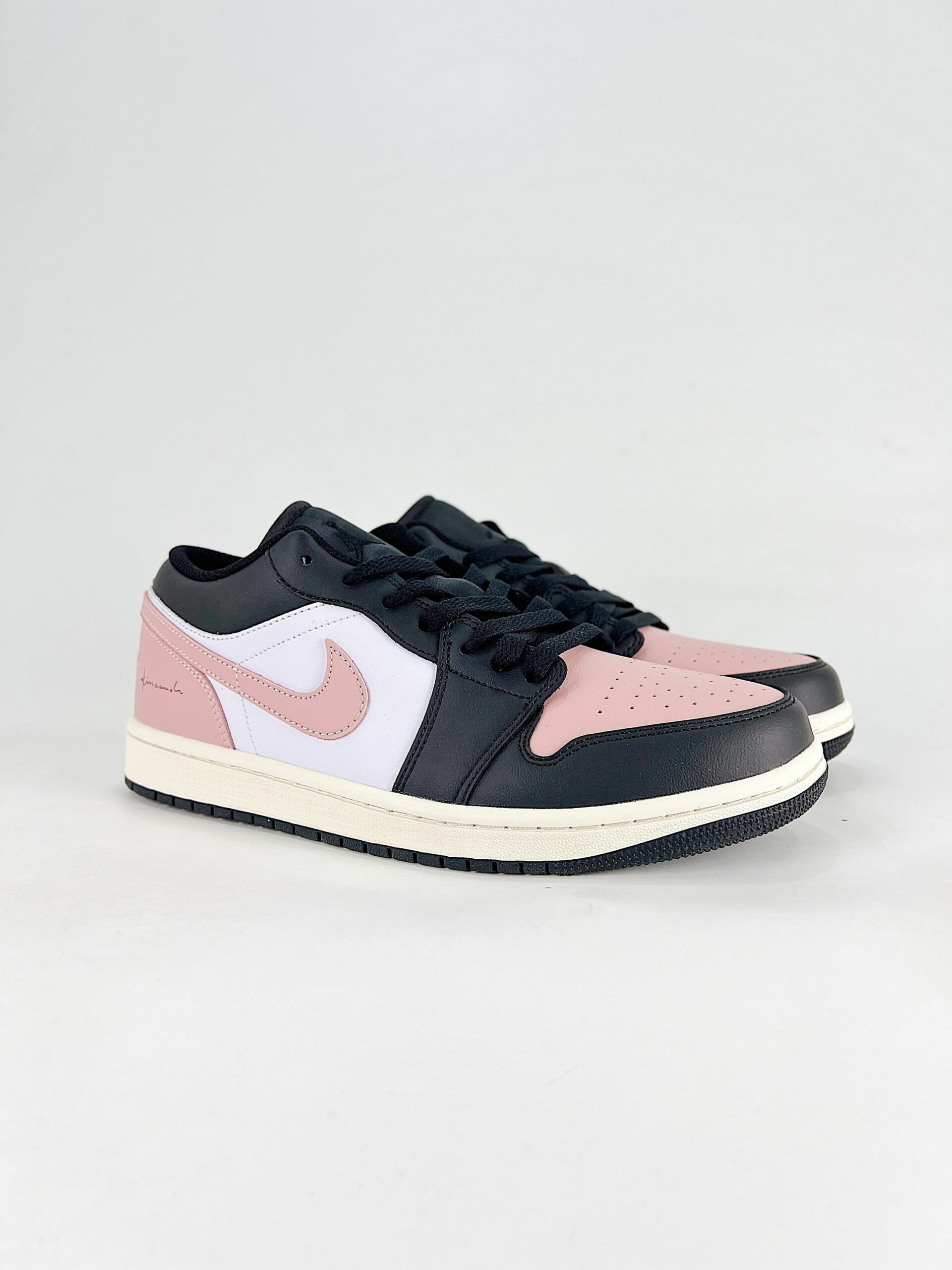AJ 1 Low Custom 553560-081 AJ 1 Low Custom 553560-081