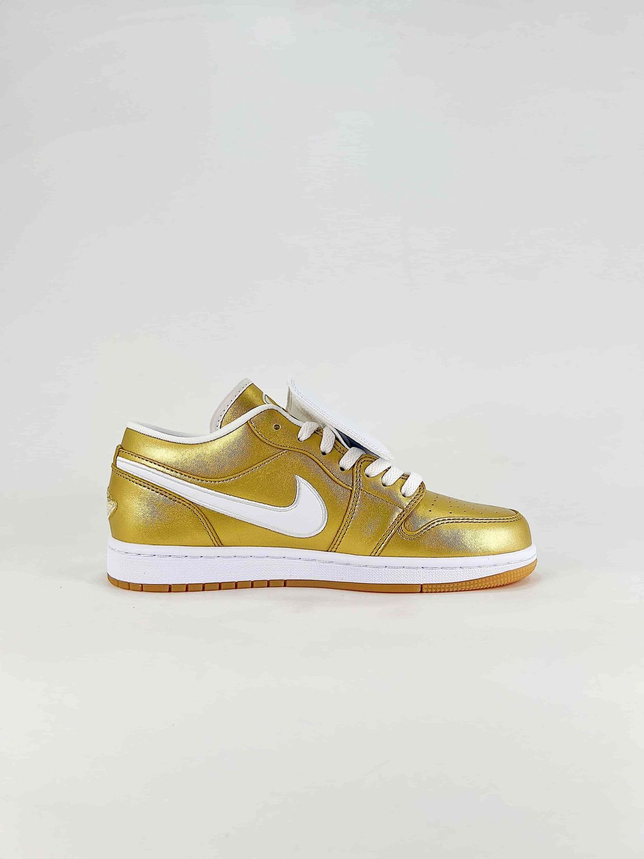AJ 1 Low ‘Gold Tiempo’ IR2304-703 AJ 1 Low ‘Gold Tiempo’ IR2304-703