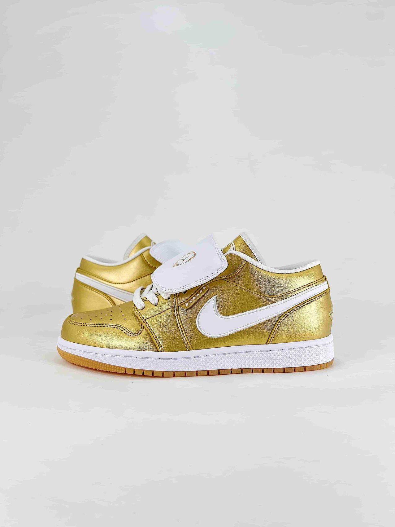 AJ 1 Low ‘Gold Tiempo’ IR2304-703 AJ 1 Low ‘Gold Tiempo’ IR2304-703