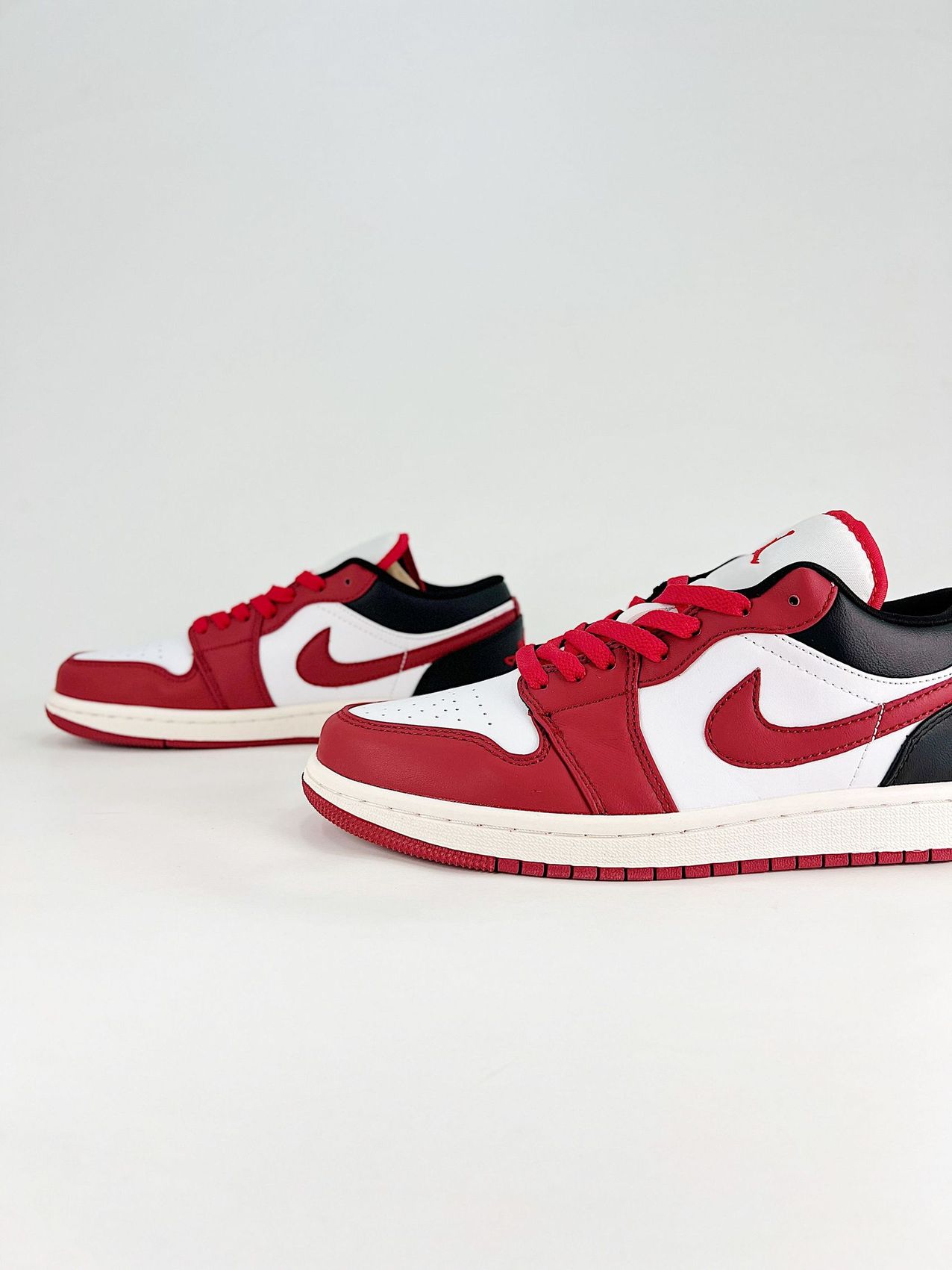 AJ 1 Low ‘Reverse Black Toe’ DC0774-160 AJ 1 Low ‘Reverse Black Toe’ DC0774-160
