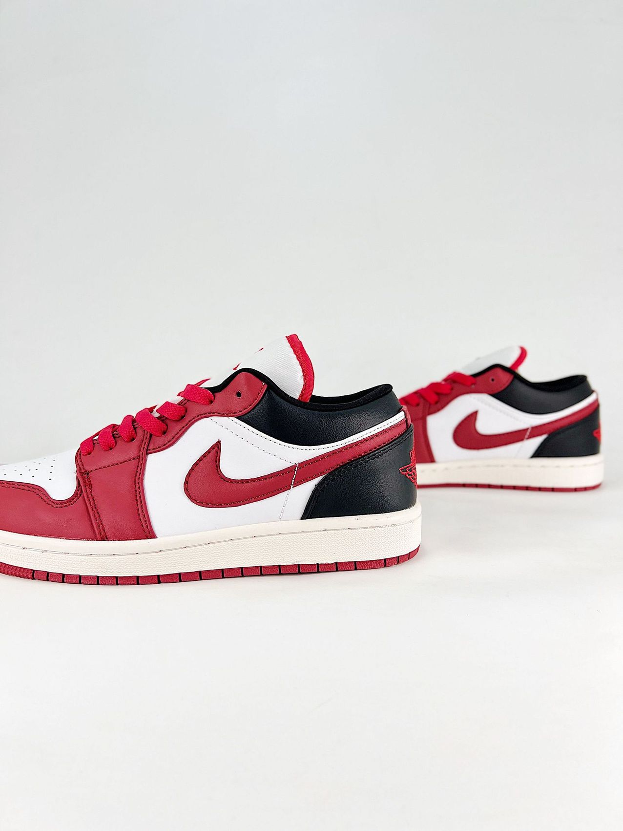 AJ 1 Low ‘Reverse Black Toe’ DC0774-160 AJ 1 Low ‘Reverse Black Toe’ DC0774-160