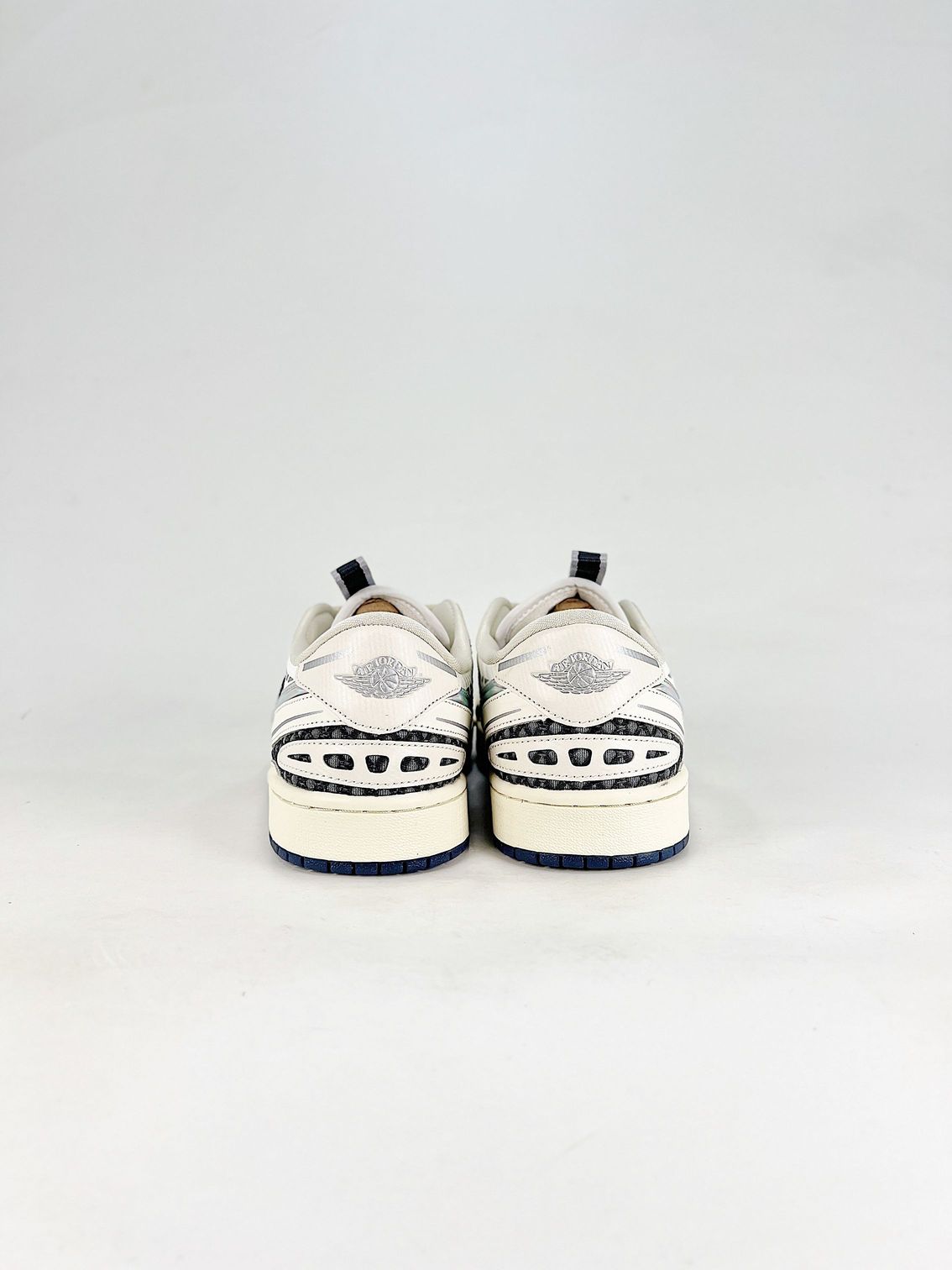 AJ 1 Low Method of Make V3 ‘Sail Coconut Milk’ HQ2186-100 AJ 1 Low Method of Make V3 ‘Sail Coconut Milk’ HQ2186-100