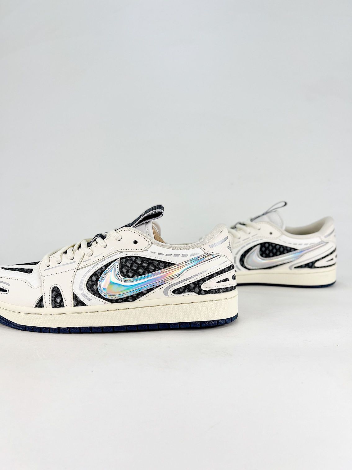 AJ 1 Low Method of Make V3 ‘Sail Coconut Milk’ HQ2186-100 AJ 1 Low Method of Make V3 ‘Sail Coconut Milk’ HQ2186-100