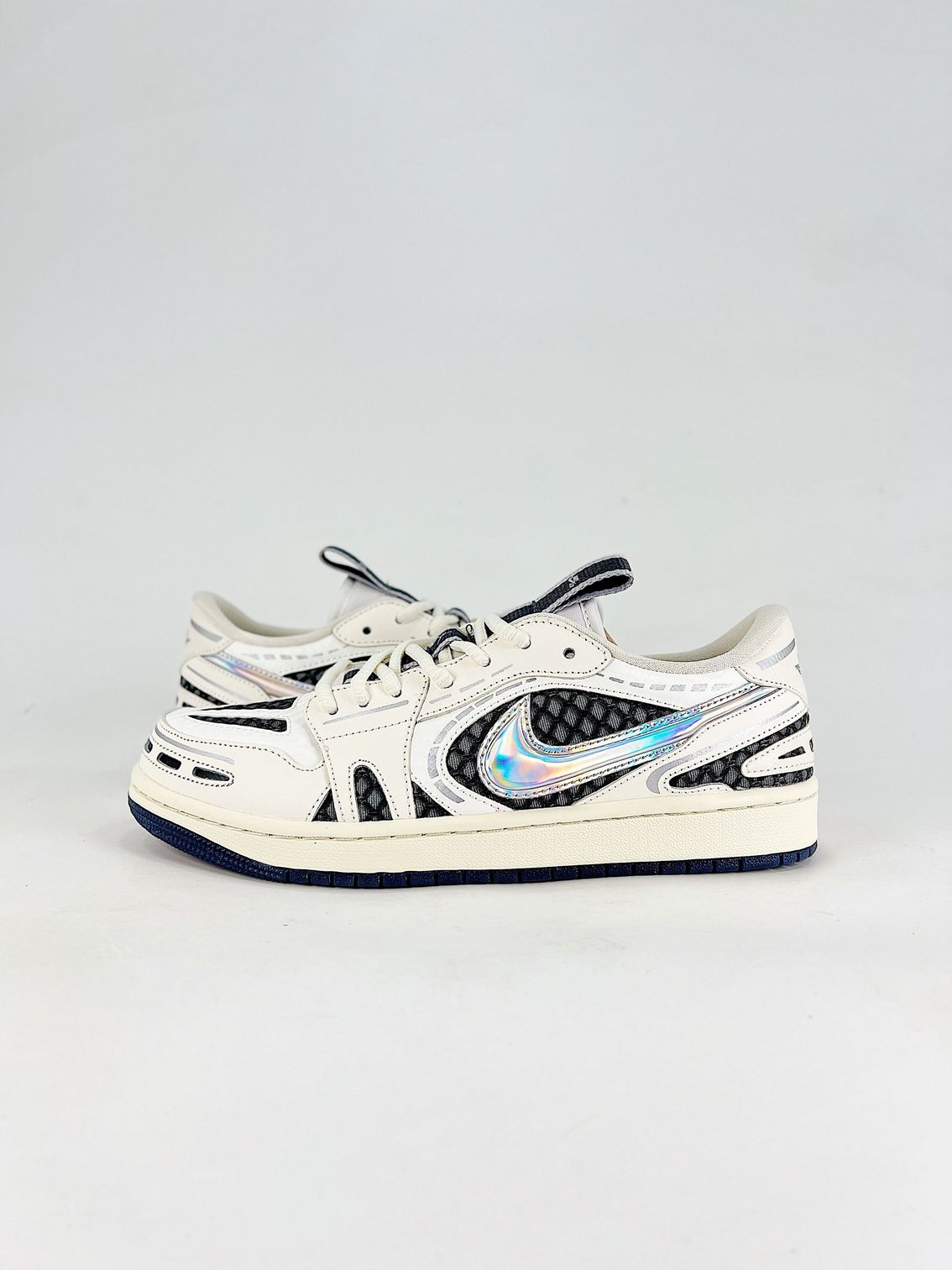 AJ 1 Low Method of Make V3 ‘Sail Coconut Milk’ HQ2186-100 AJ 1 Low Method of Make V3 ‘Sail Coconut Milk’ HQ2186-100
