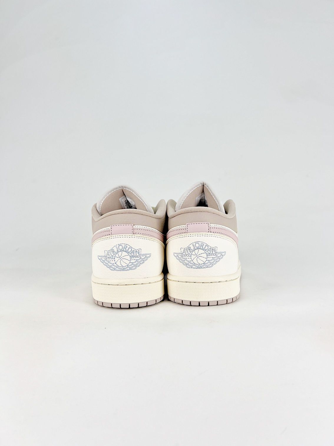 AJ 1 Low ‘Sail Silt Red Hydrogen Blue’ IV3219-161 AJ 1 Low ‘Sail Silt Red Hydrogen Blue’ IV3219-161