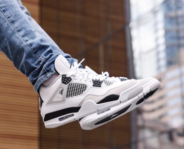 AJ 4 Retro ‘Military Black’ DH6927-111 AJ 4 Retro ‘Military Black’ DH6927-111