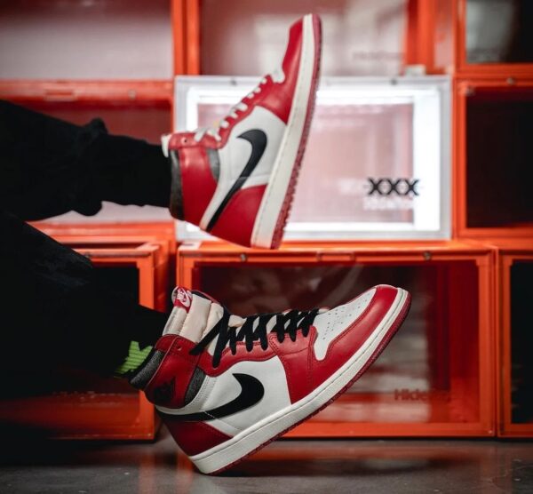 AJ 1 Retro High OG ‘Chicago Lost and Found’ DZ5485-612