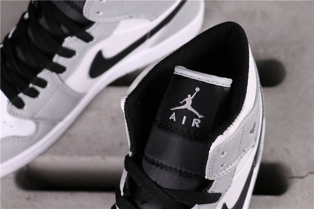 AJ 1 Mid ‘Light Smoke Grey’ 554724-092 AJ 1 Mid ‘Light Smoke Grey’ 554724-092