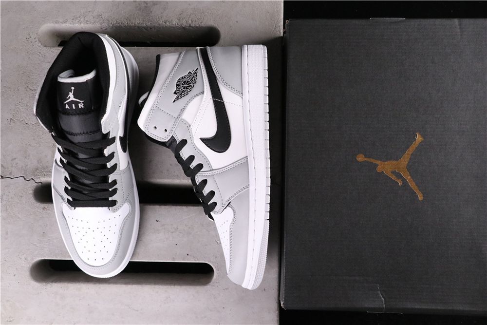 AJ 1 Mid ‘Light Smoke Grey’ 554724-092 AJ 1 Mid ‘Light Smoke Grey’ 554724-092