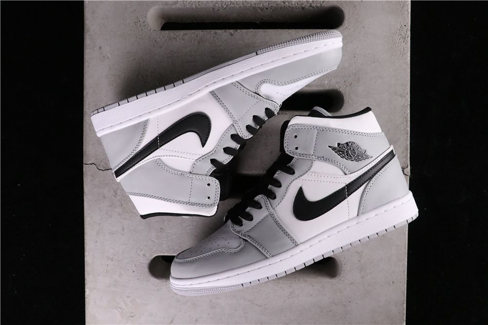 AJ 1 Mid ‘Light Smoke Grey’ 554724-092 AJ 1 Mid ‘Light Smoke Grey’ 554724-092