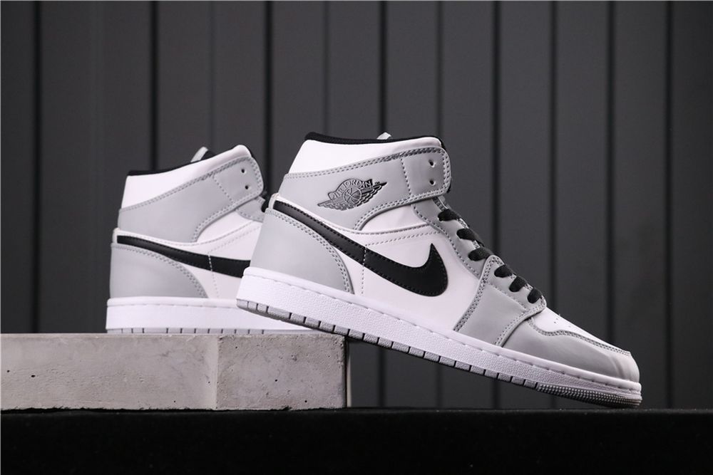 AJ 1 Mid ‘Light Smoke Grey’ 554724-092 AJ 1 Mid ‘Light Smoke Grey’ 554724-092