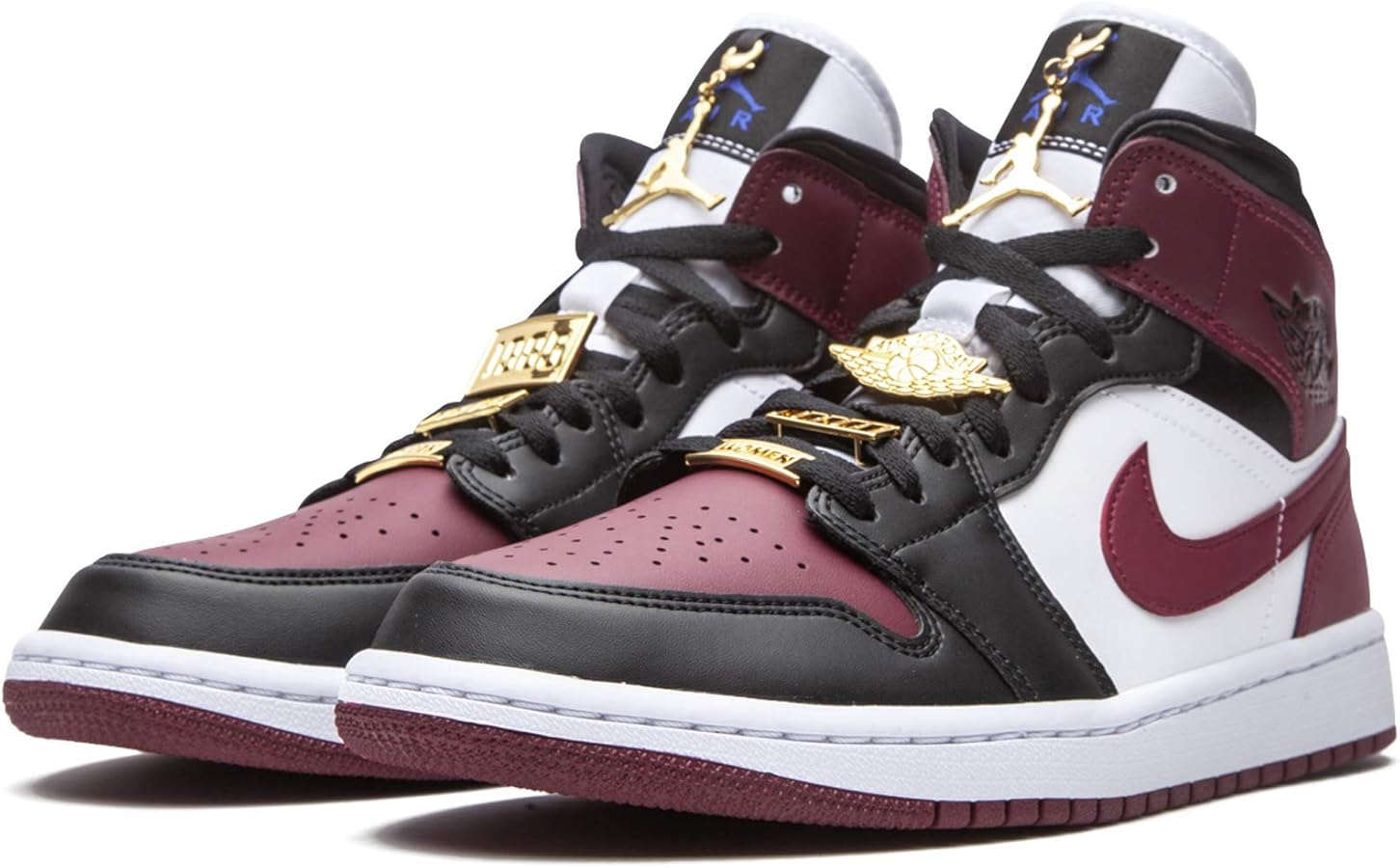 AJ 1 Mid SE ‘Gold Pendants’ CZ4385-016 AJ 1 Mid SE ‘Gold Pendants’ CZ4385-016