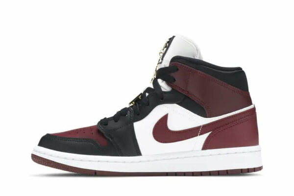 AJ 1 Mid SE ‘Gold Pendants’ CZ4385-016 AJ 1 Mid SE ‘Gold Pendants’ CZ4385-016