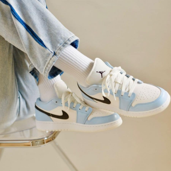 AJ 1 Low ‘Ice Blue’ 554723-401