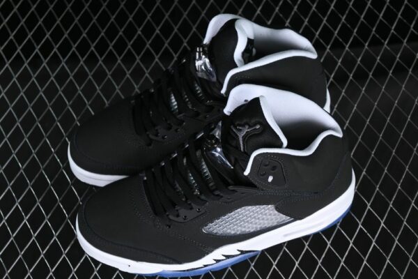 AJ 5 Retro ‘Oreo’ 136027-035