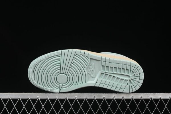 AJ 1 Low ‘Sail Igloo’ DC0774-134
