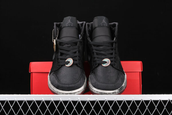 AJ 1 Mid Fearless CU2804-100