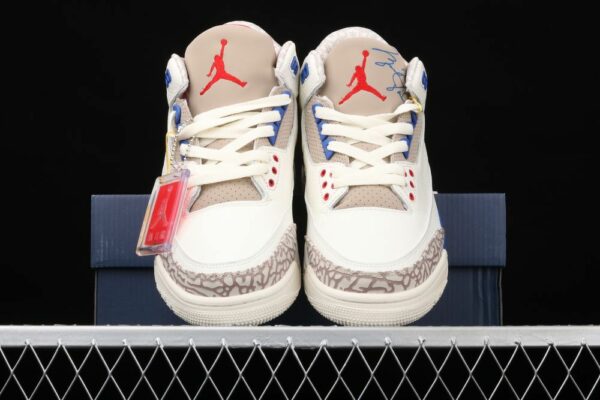 AJ  3 Retro International Flight 136064-140