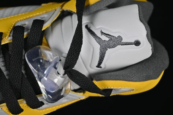 AJ 5 Retro Tokyo T23 IO3372-700