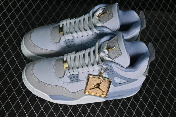 AJ 4 Retro UNC Tar Heels Player Exclusive HV9204-407