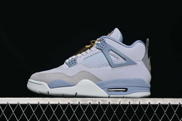 AJ 4 Retro UNC Tar Heels Player Exclusive HV9204-407
