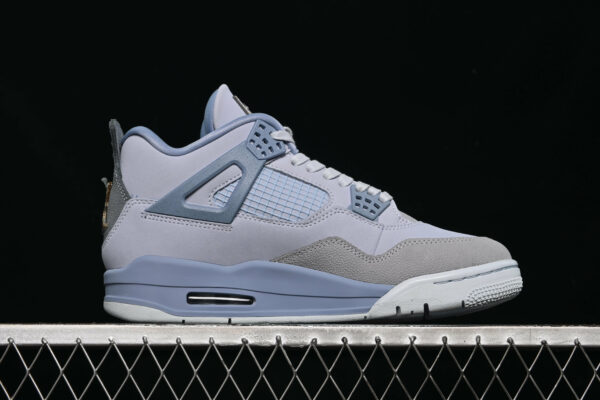 AJ 4 Retro UNC Tar Heels Player Exclusive HV9204-407