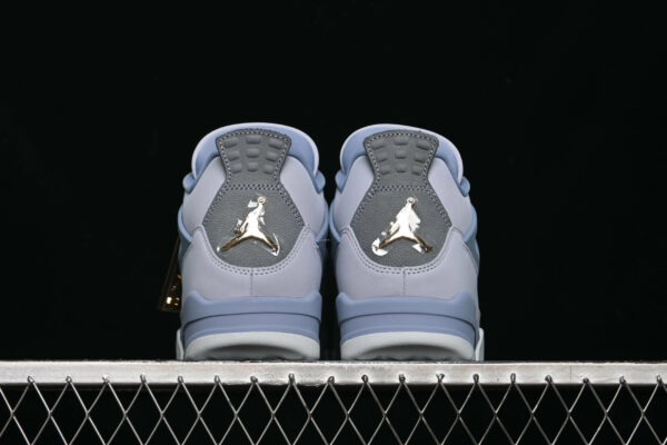 AJ 4 Retro UNC Tar Heels Player Exclusive HV9204-407