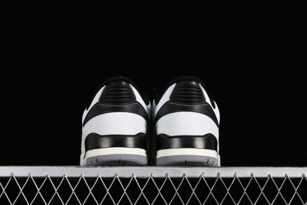 AJ 2/3 White  Black FD0383-100