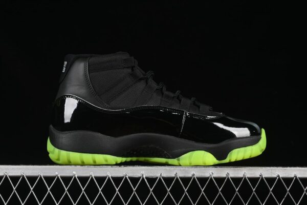 AJ 11 Retro Red Black CT8012-600