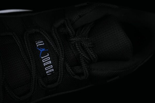 AJ 11 Retro Low Space Jam FV5104-004