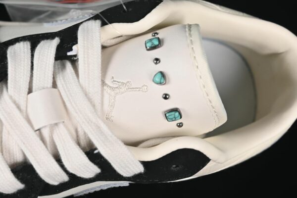 AJ 1 Low Sail Light Smoke Grey IO2242-101
