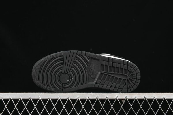 AJ 1 Low Panda IO3393-010