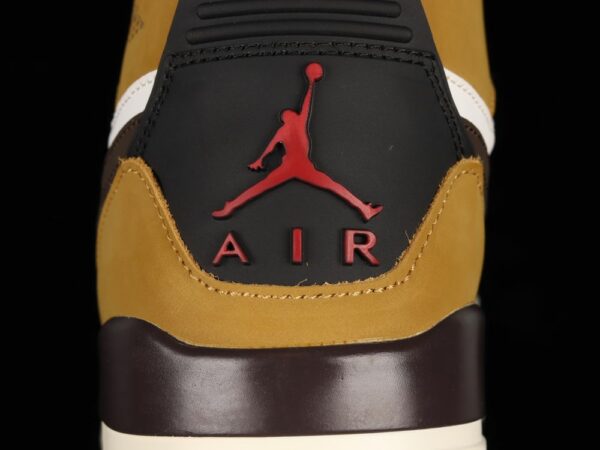 AJ Legacy 312 Mid Rookie of the Year AV3922-102