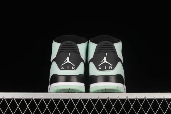 AJ Legacy 312 Mid Igloo AV3922-013