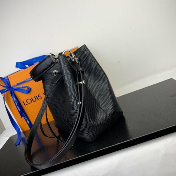 New Arrival L*V Handbag 285