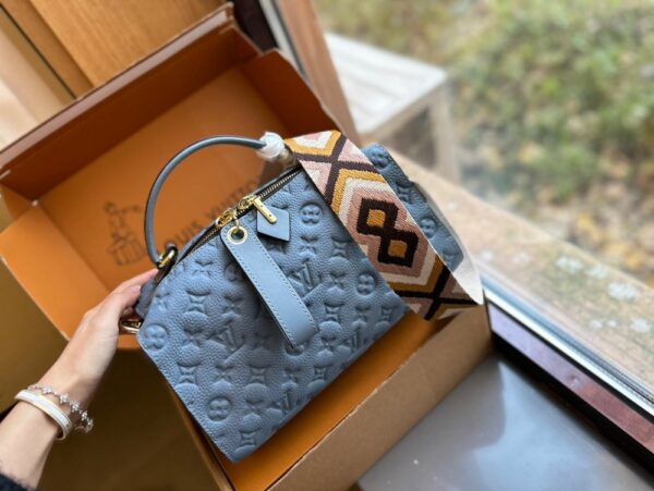 New Arrival LV Handbag L681