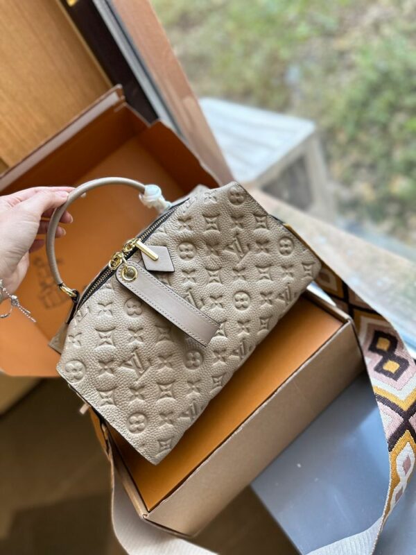 New Arrival LV Handbag L681