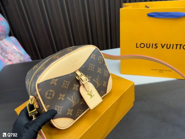 New Arrival LV Handbag L676